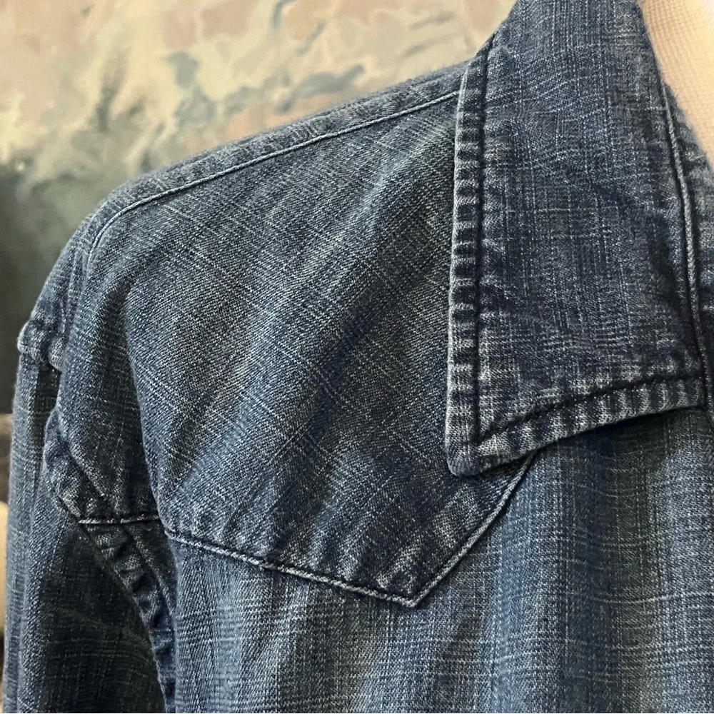 American Eagle Outfitters Men's Blue Denim Button-Down Shirt